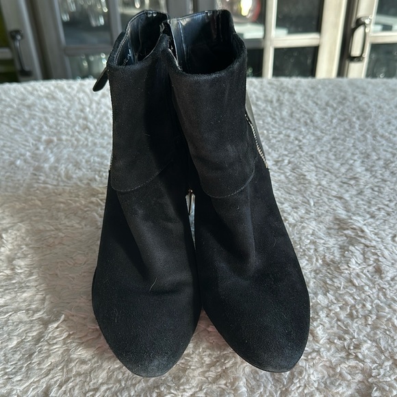 Bandolino Women’s Black Bootie - Picture 2 of 7